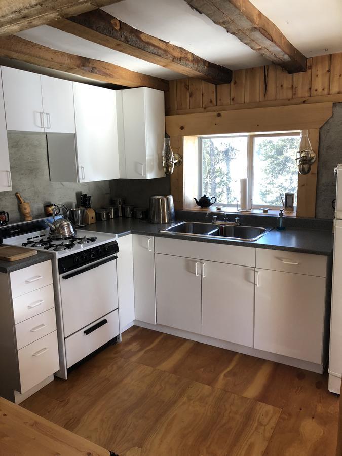Vines And Puppies Hideaway Bed & Breakfast Jade City Bagian luar foto